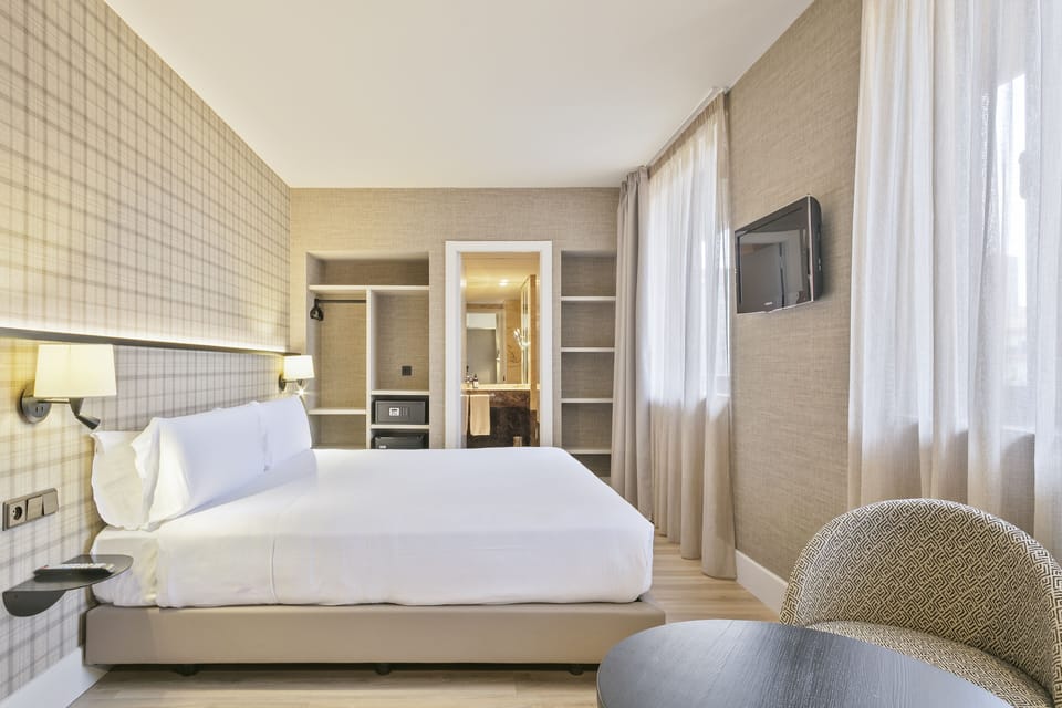 Deluxe Double Room | Minibar, in-room safe, blackout drapes, free WiFi