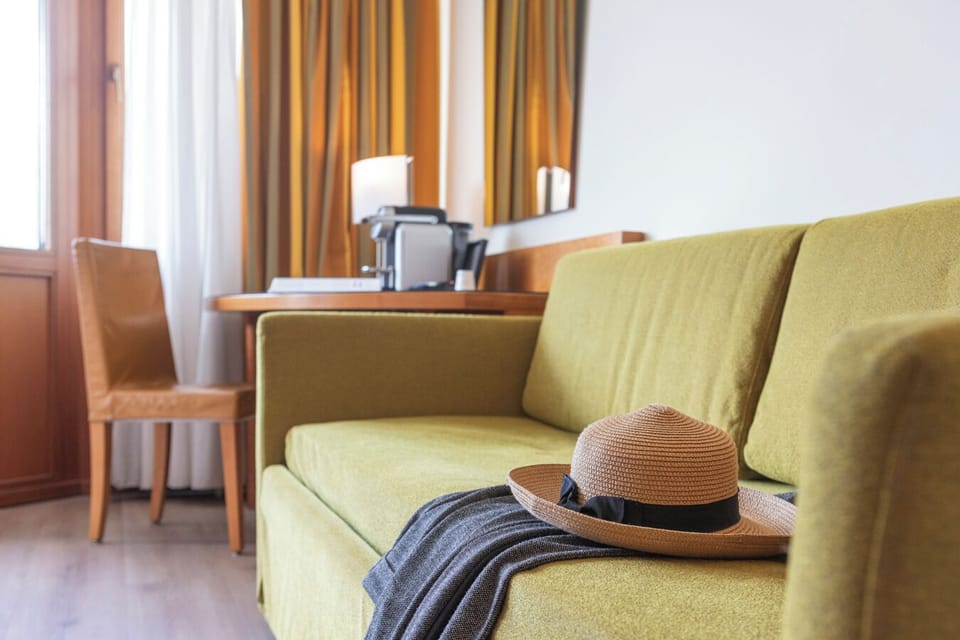 Hypo-allergenic bedding, minibar, in-room safe, desk