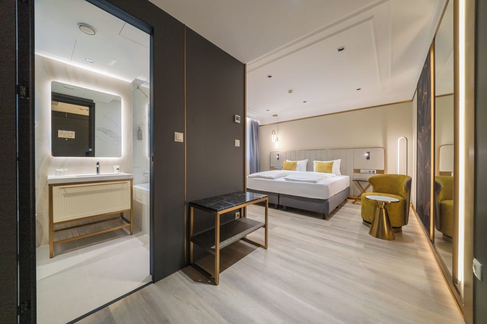 Premium Double or Twin Room | Premium bedding, in-room safe, desk, blackout drapes