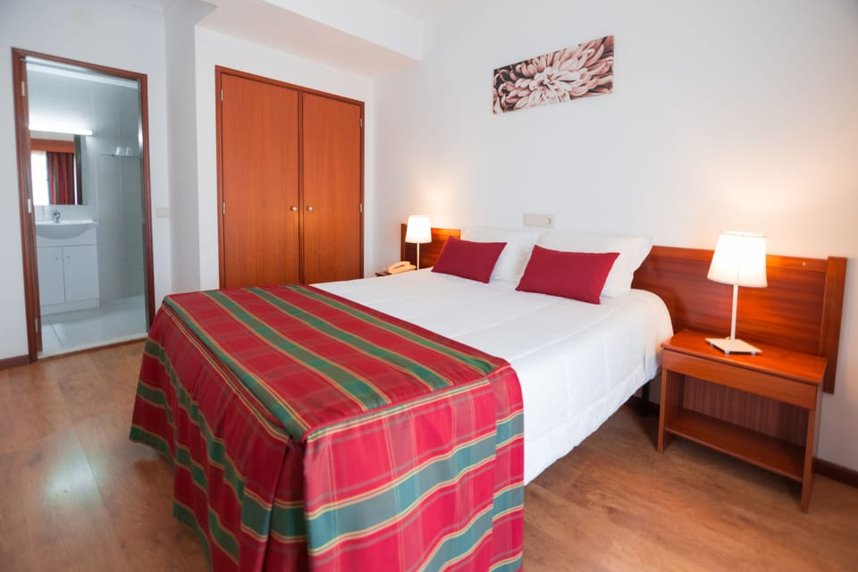 Double or Twin Room | In-room safe, desk, blackout drapes, free cribs/infant beds
