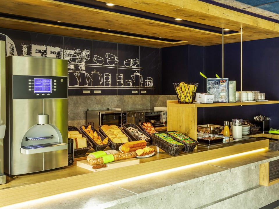 Daily buffet breakfast for a fee