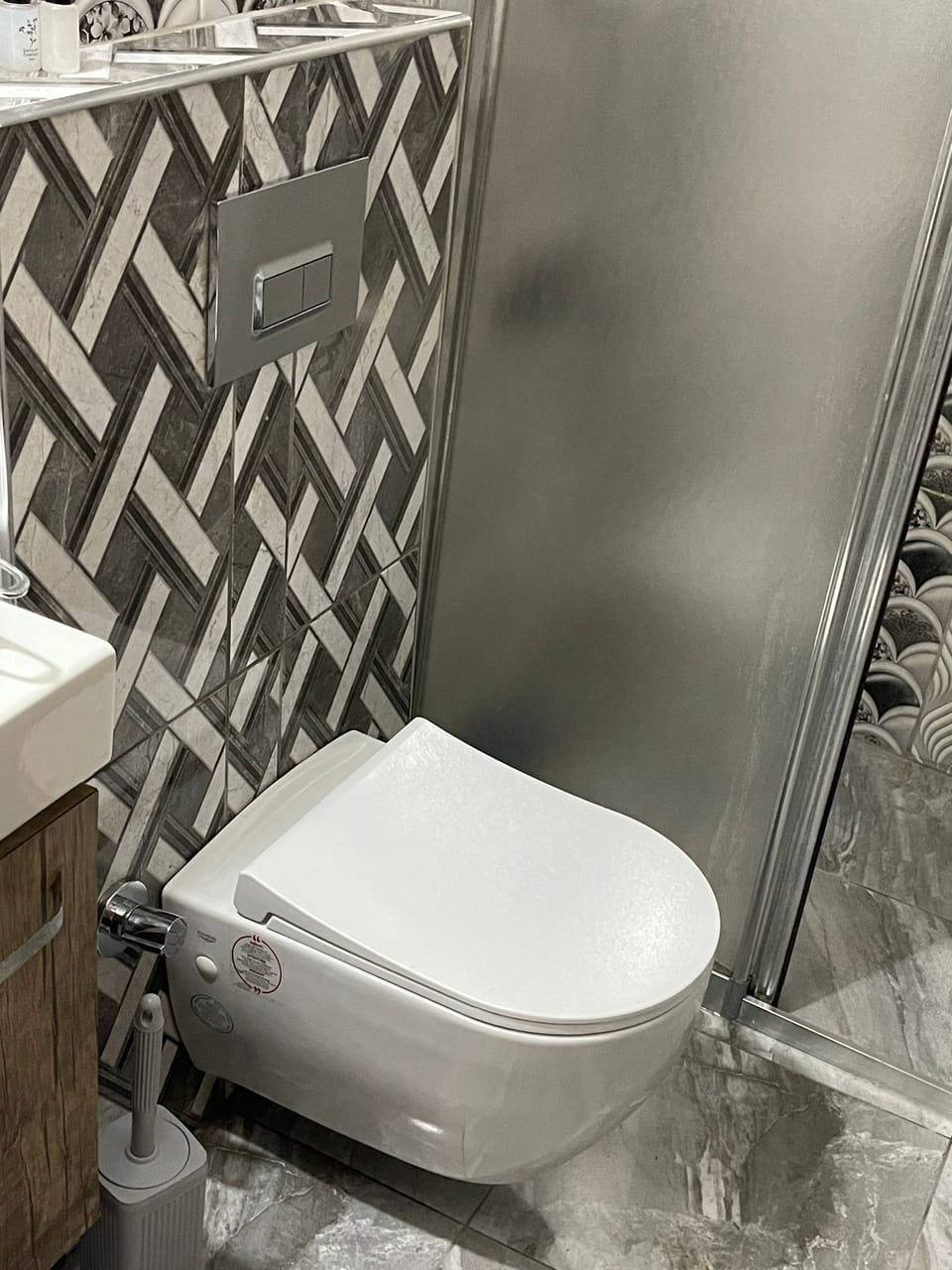 Shower, free toiletries, hair dryer, slippers