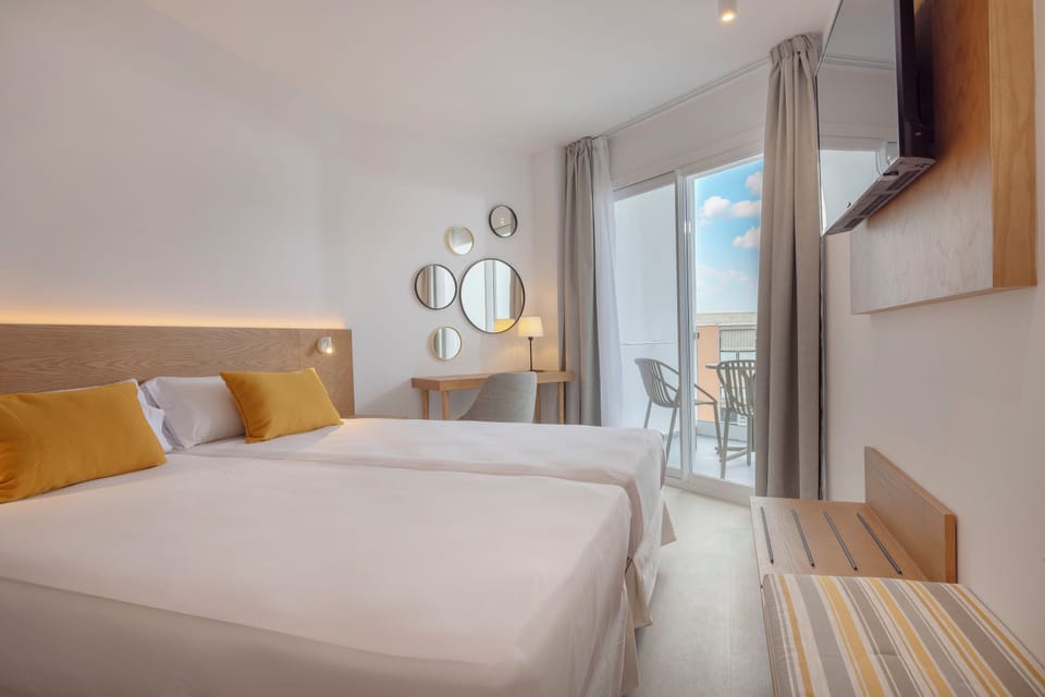 In-room safe, desk, free WiFi, bed sheets