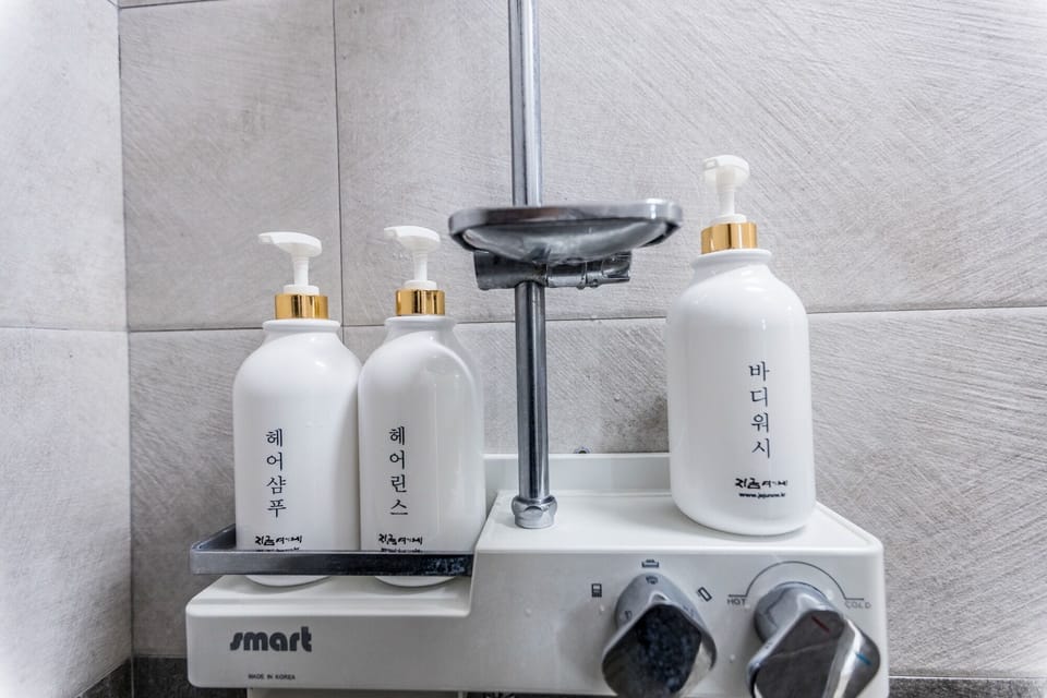Duplex, Ocean View (20 PY) | Bathroom | Shower, free toiletries, hair dryer, towels