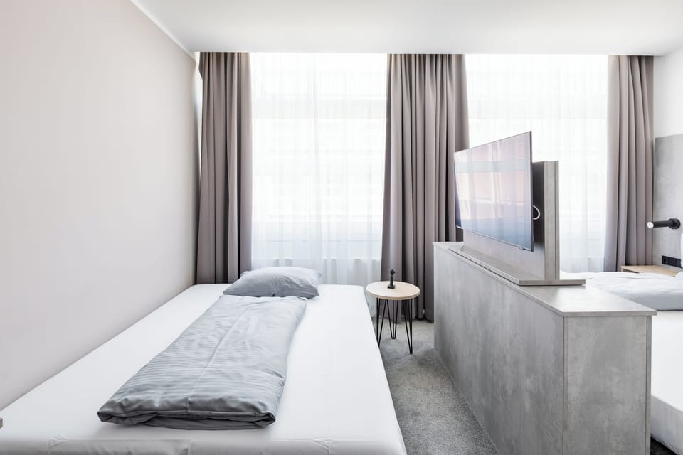 Comfort Triple Room | Desk, laptop workspace, soundproofing, iron/ironing board