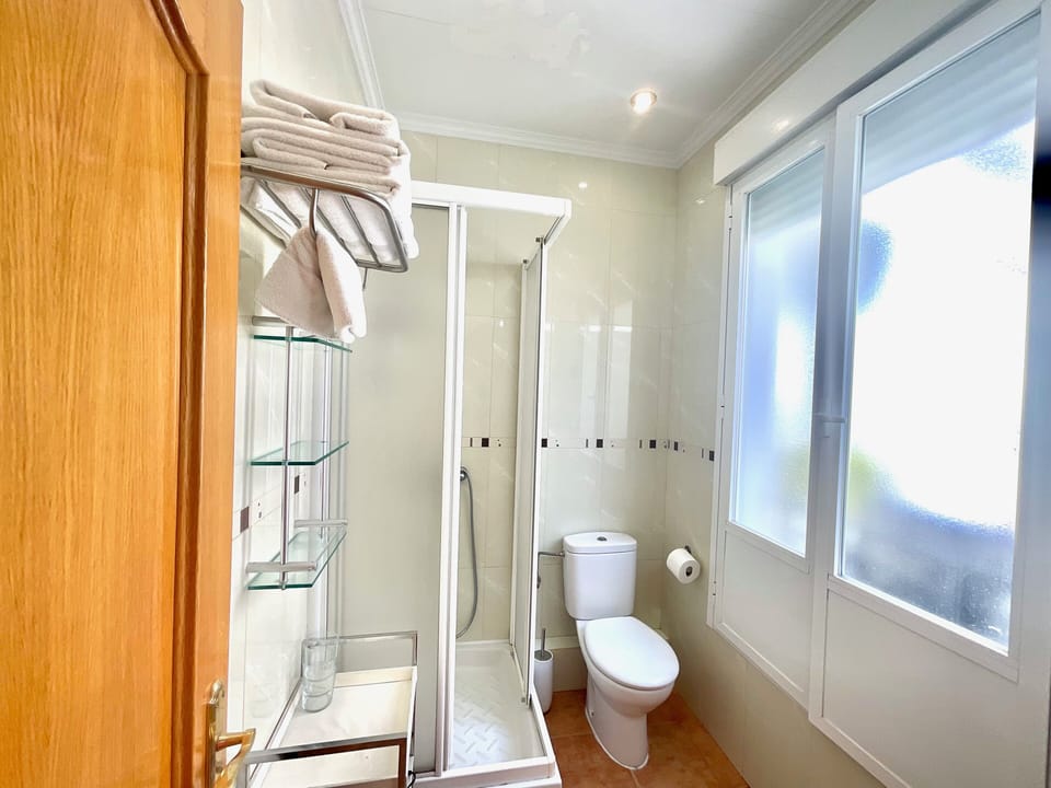 Standard Double Room, Private Bathroom | Bathroom amenities | Shower, free toiletries, hair dryer, towels