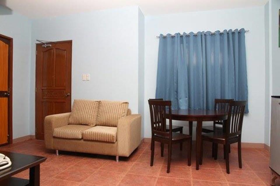 Grand Villa | Living room | Flat-screen TV
