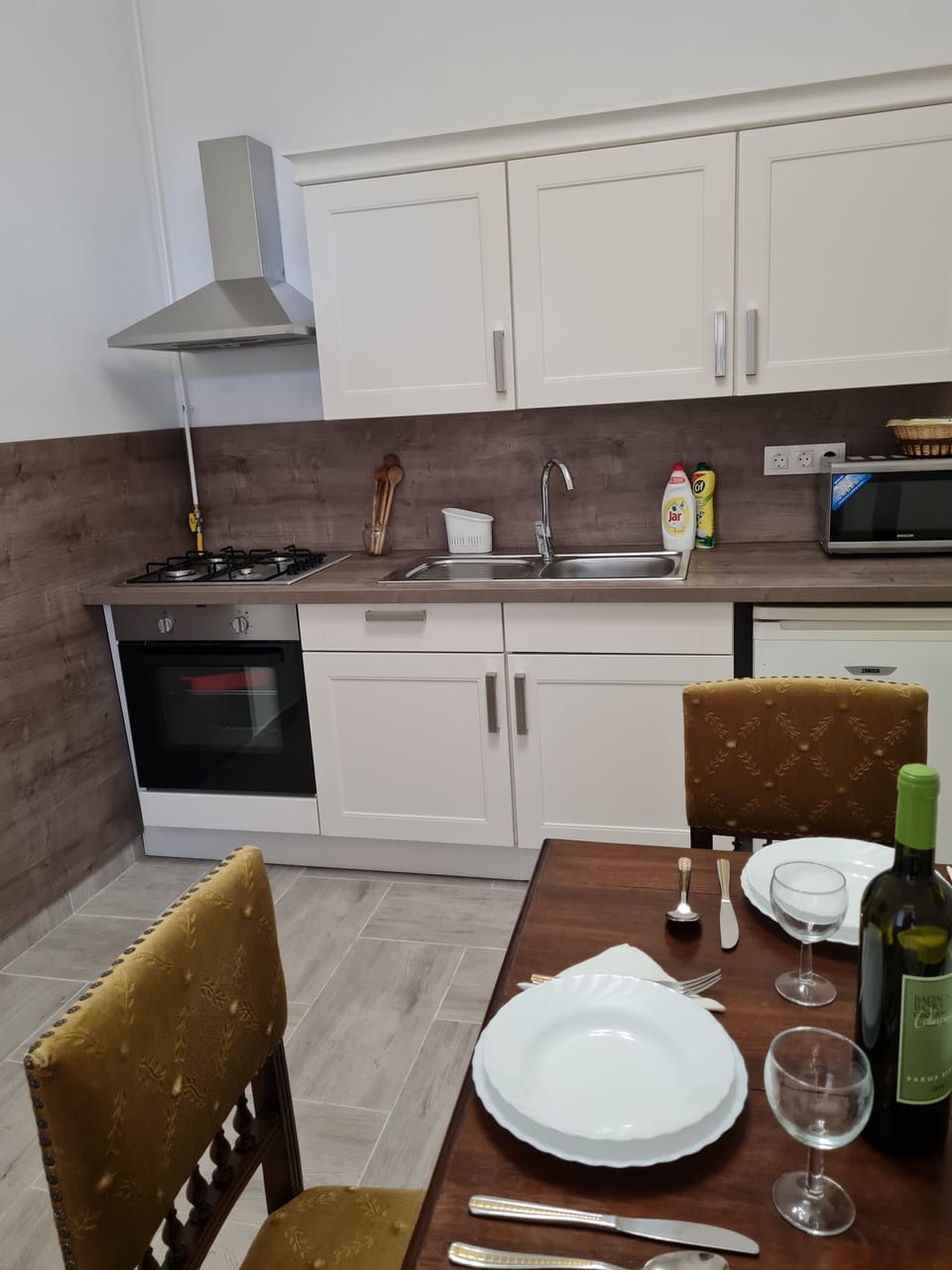 Classic Triple Room, Private Bathroom | Private kitchen | Fridge, microwave, oven, stovetop