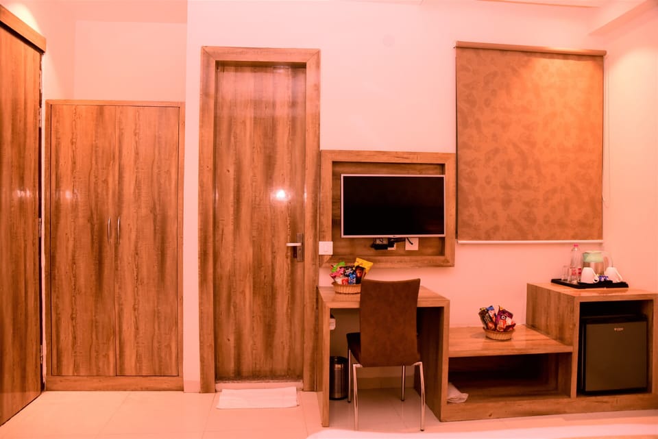 Deluxe Double Room, 1 Double Bed | Room amenity