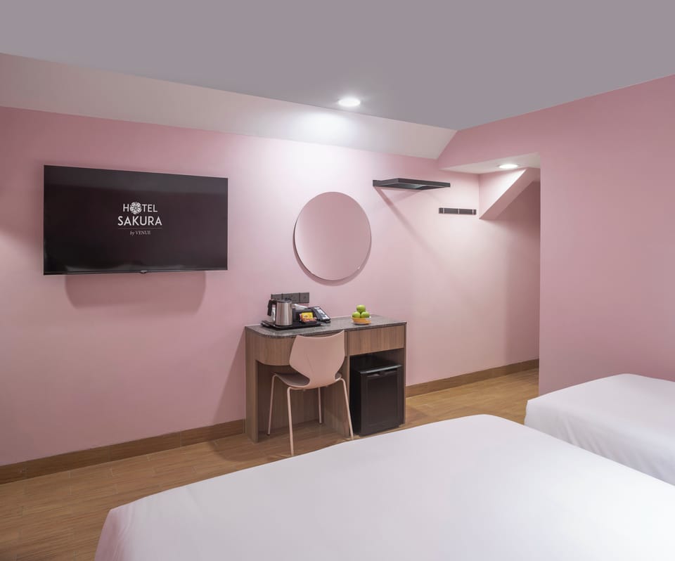 Triple Room | Blackout drapes, WiFi (free), bed sheets