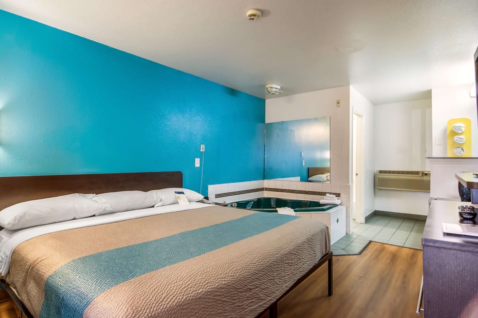 Blackout drapes, free WiFi, bed sheets, alarm clocks