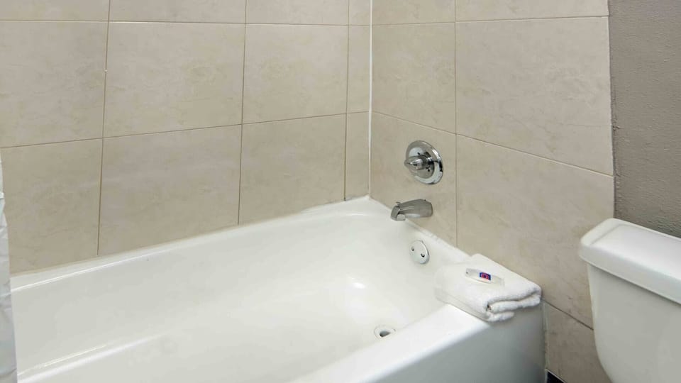 Combined shower/tub, towels, soap, toilet paper