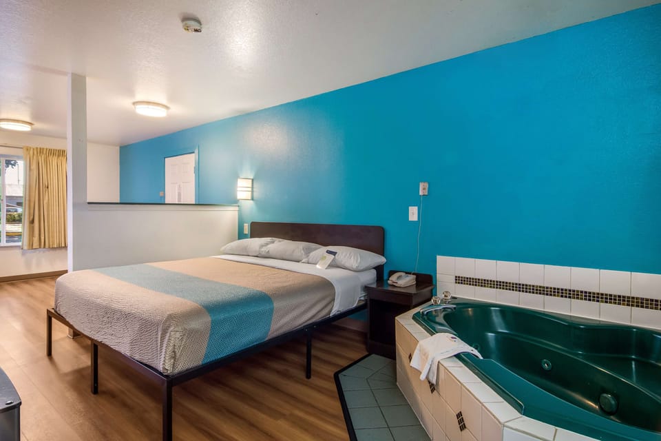 Jetted tub
