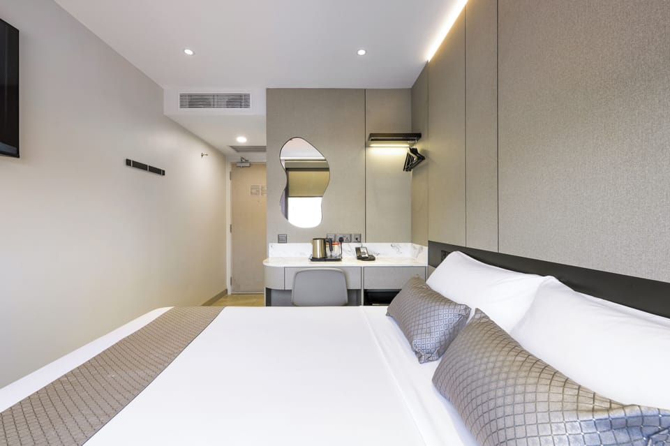 Superior Room, 1 Queen Bed | Blackout drapes, WiFi (free), bed sheets