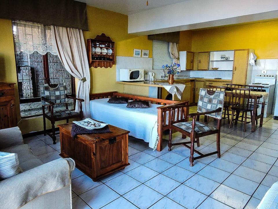 Sea Cottage | Private kitchen | Mini-fridge, microwave, coffee/tea maker, toaster