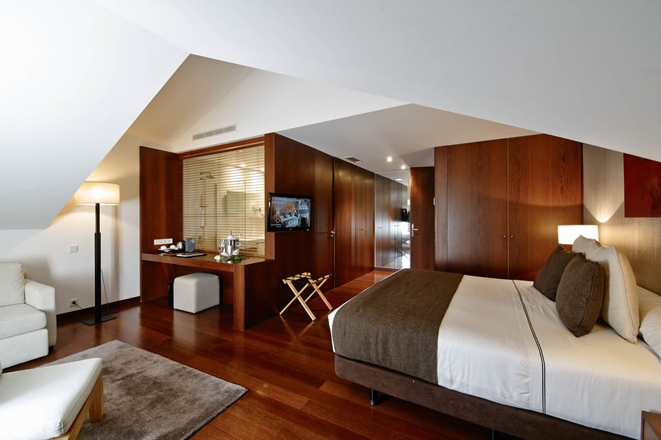 Minibar, in-room safe, soundproofing, free WiFi