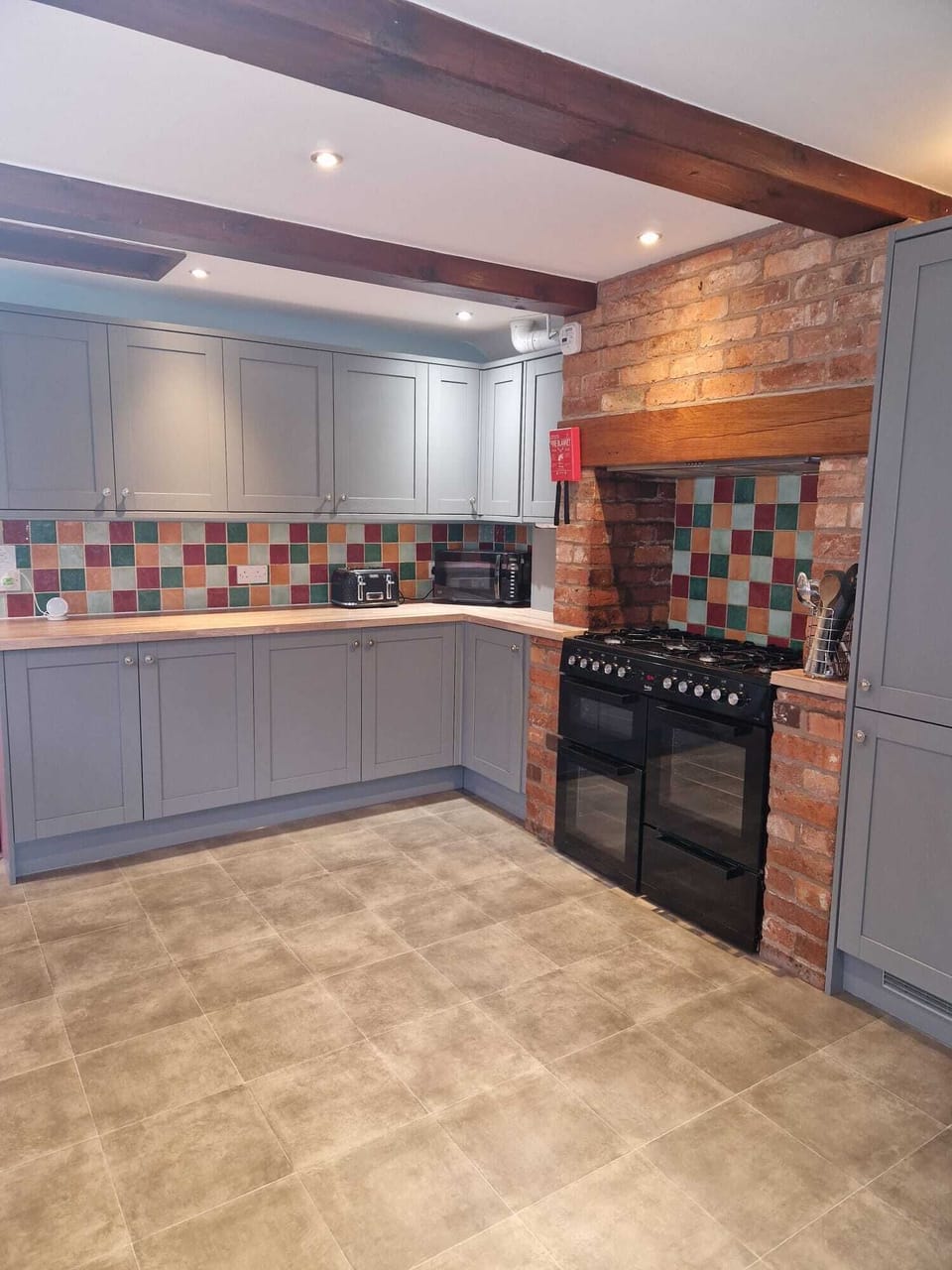 Six-Bedroom House | Private kitchen | Fridge, microwave, stovetop, dishwasher
