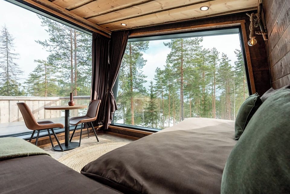 Family Room, 1 Bedroom, Hot Tub | Minibar, individually decorated, free WiFi, bed sheets