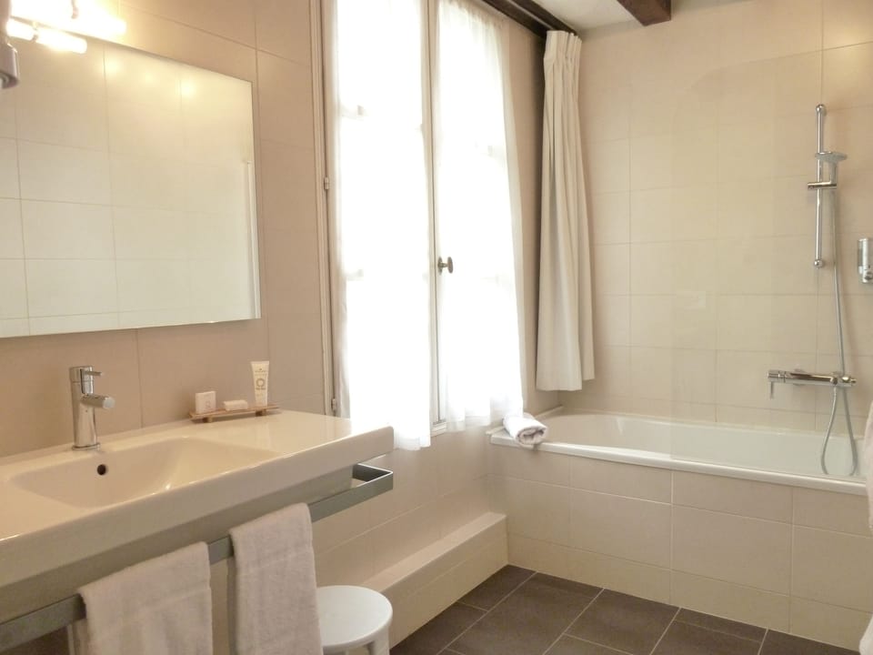 In-room safe, desk, free WiFi, bed sheets