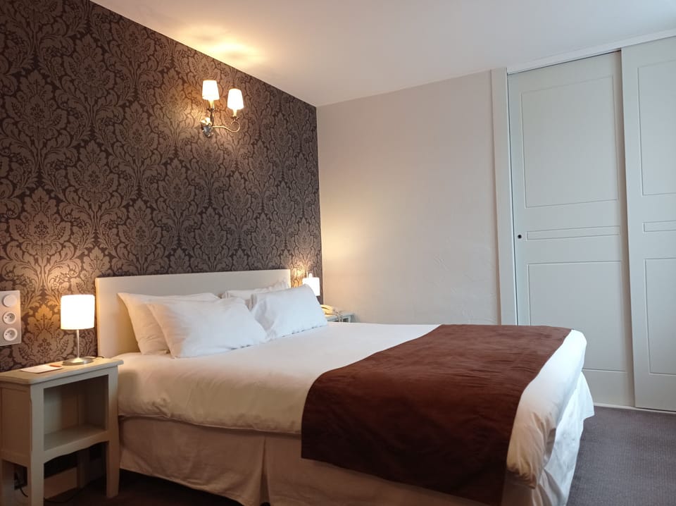 Tradition Room | In-room safe, desk, free WiFi, bed sheets