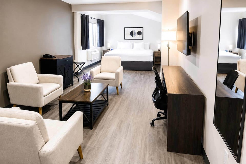 Suite, 1 King Bed, Non Smoking | Hypo-allergenic bedding available, desk, laptop workspace