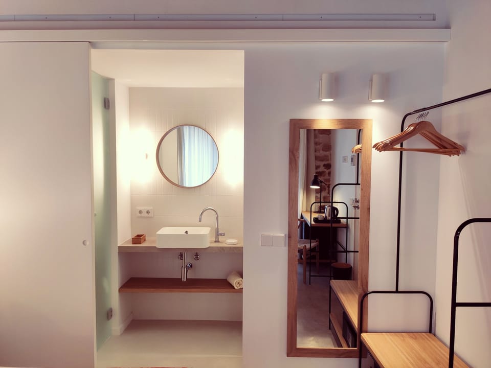 Superior Room, Balcony | Bathroom | Shower, rainfall showerhead, hair dryer, slippers