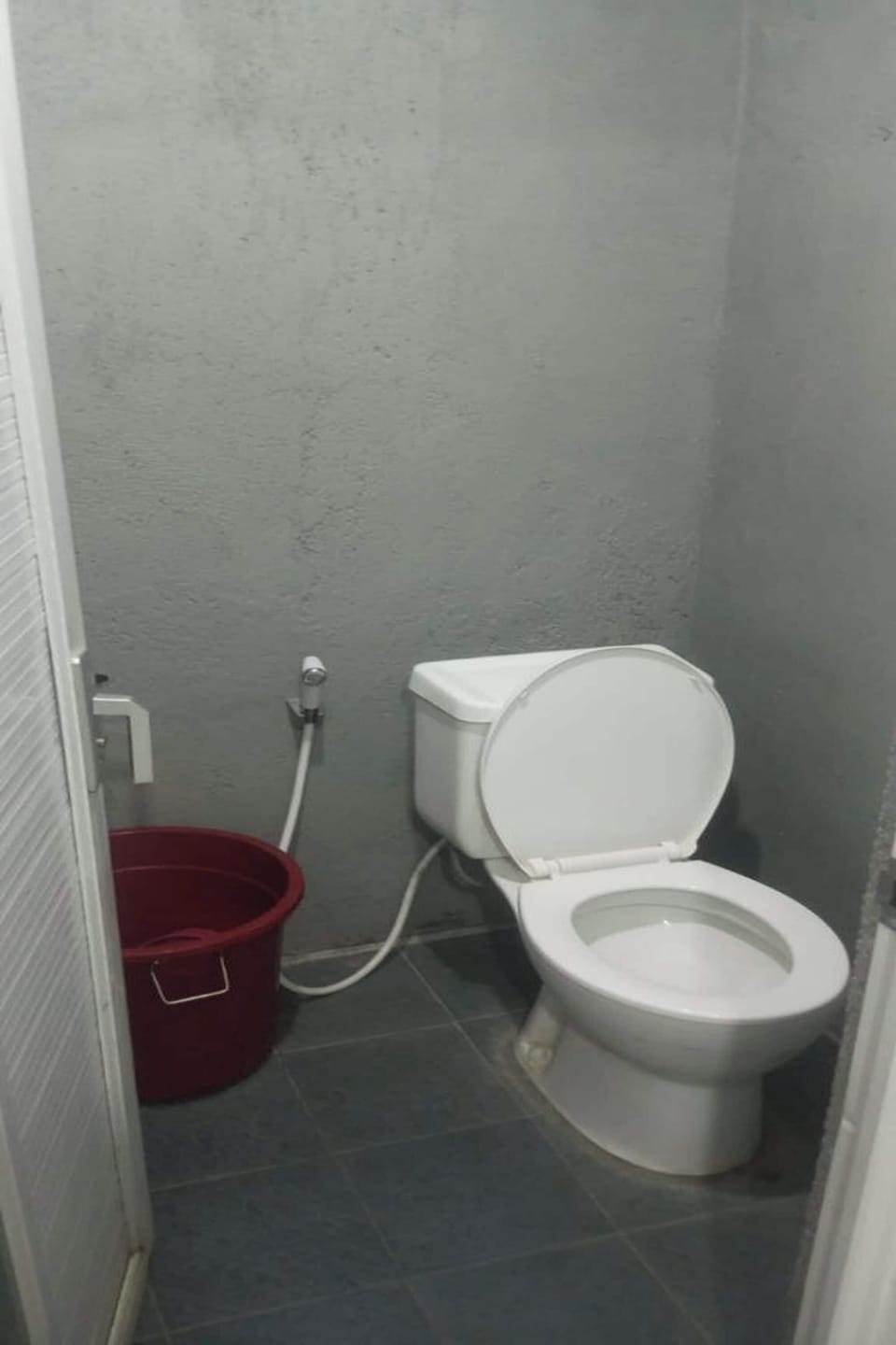 Standard Room | Bathroom | Shower, free toiletries, towels