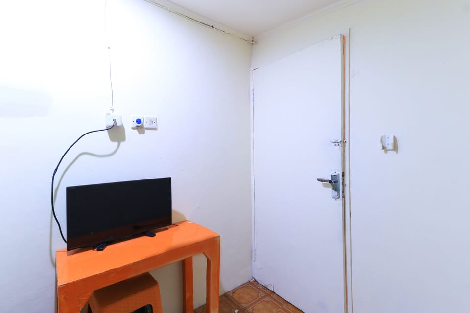 Deluxe Single Room | Desk, iron/ironing board (on request), WiFi (free)