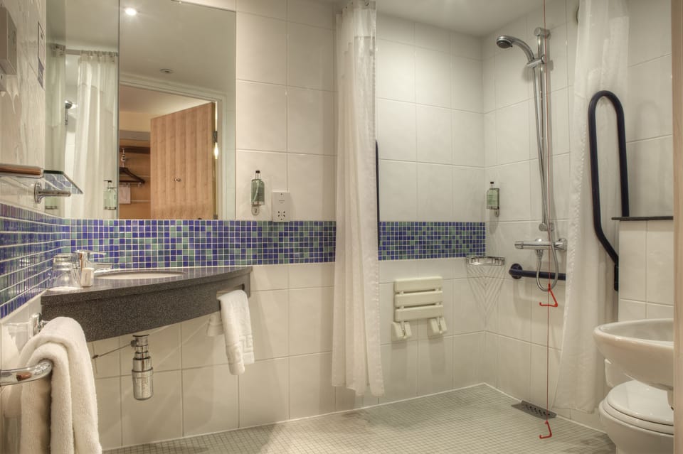 Standard Room, 1 Double Bed, Accessible (with Free Hot Breakfast) | Bathroom | Shower, eco-friendly toiletries, hair dryer, towels
