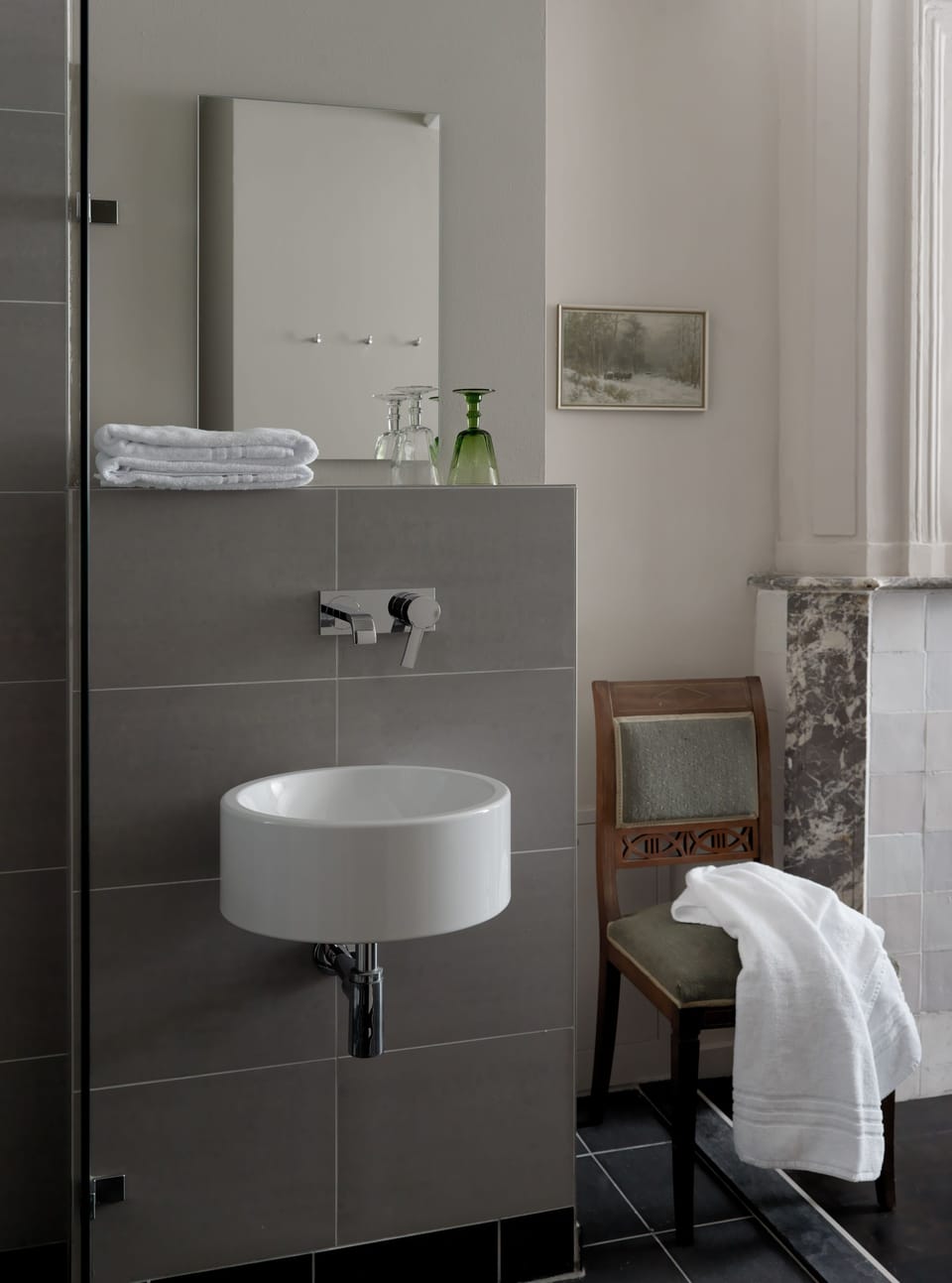 Bathroom sink