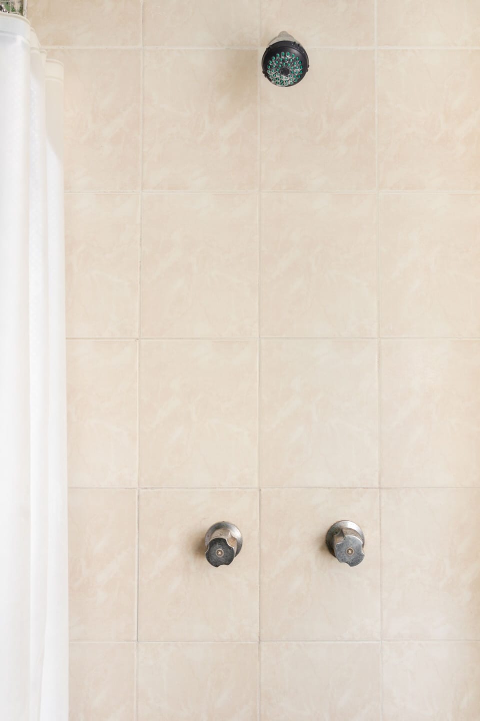 Standard Quadruple Room | Bathroom shower