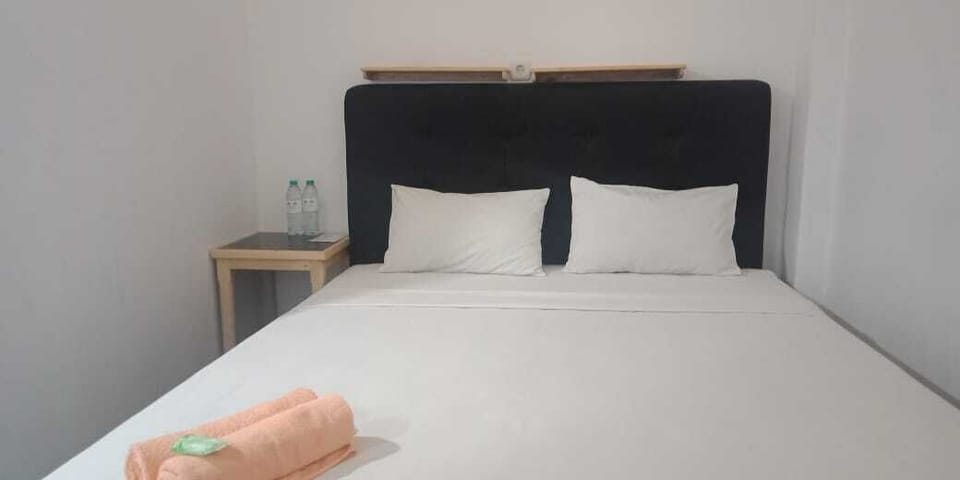 Blackout drapes, soundproofing, free WiFi, bed sheets