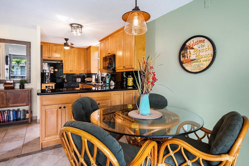 Condo, Multiple Beds (Kona Makai 2-201) | Dining
