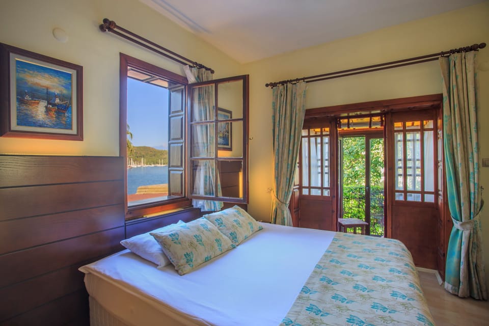 Standard Room, Sea View | Premium bedding, minibar, in-room safe, desk