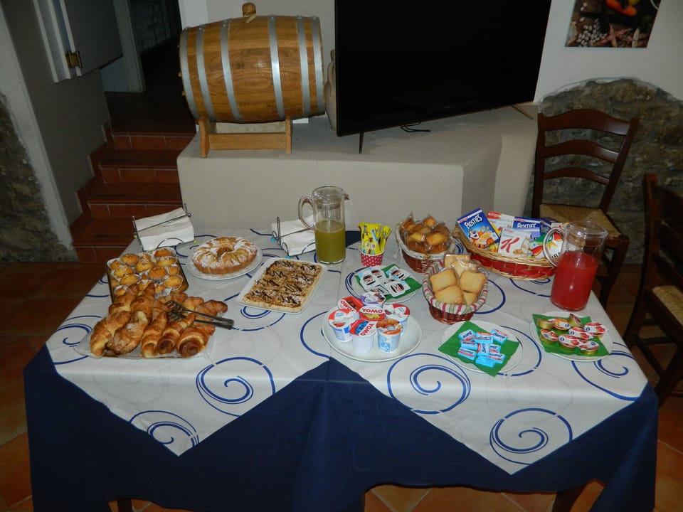 Daily buffet breakfast for a fee