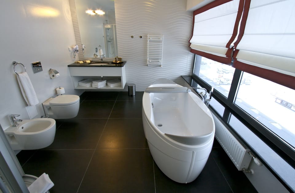 Superior Apartment | Bathroom | Free toiletries, hair dryer, towels, soap