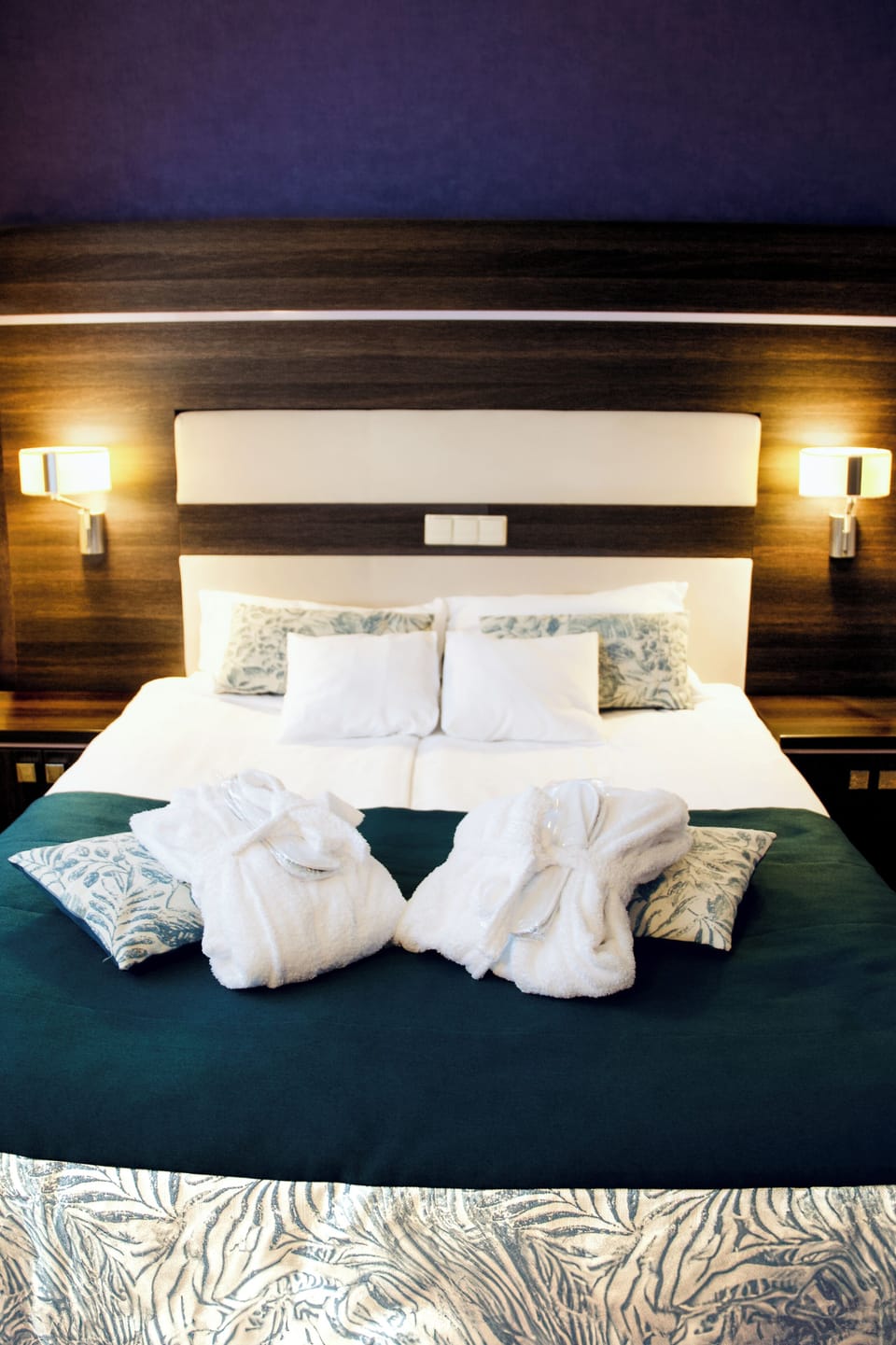 Apartment (2 people) | Hypo-allergenic bedding, minibar, in-room safe, desk
