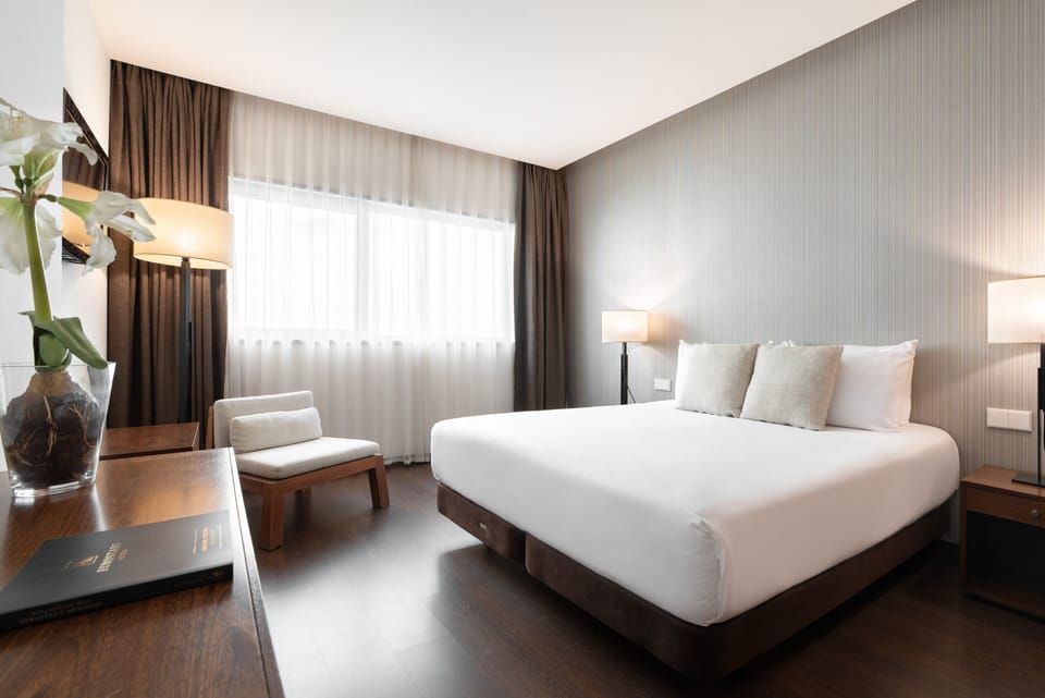 In-room safe, desk, soundproofing, free WiFi