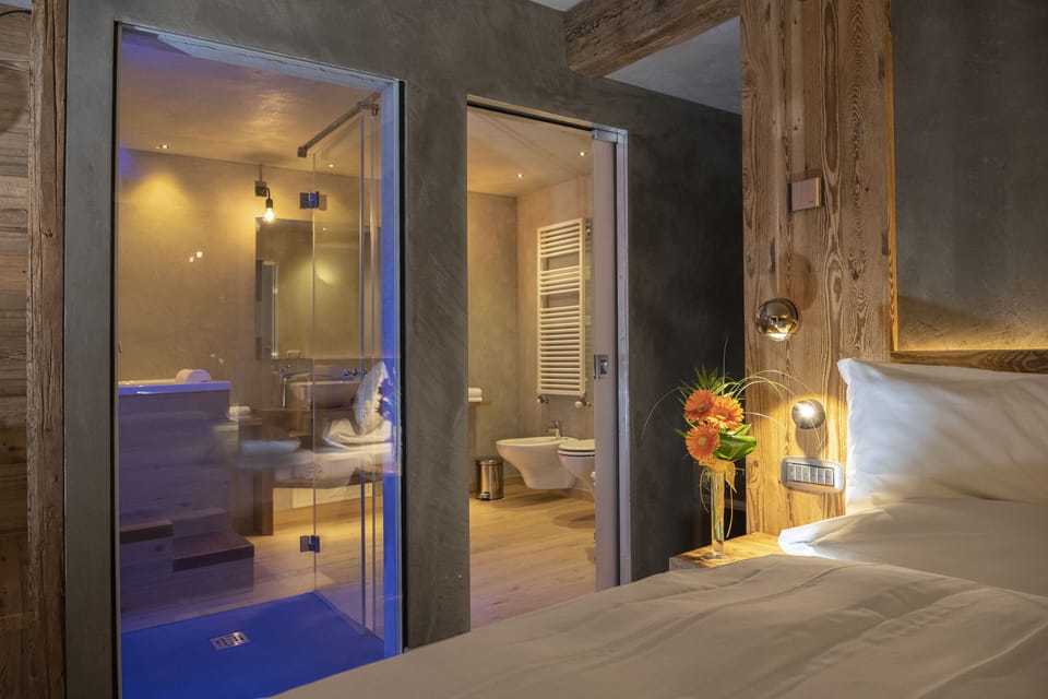 Junior Suite Deluxe Larice | Hypo-allergenic bedding, minibar, in-room safe, soundproofing