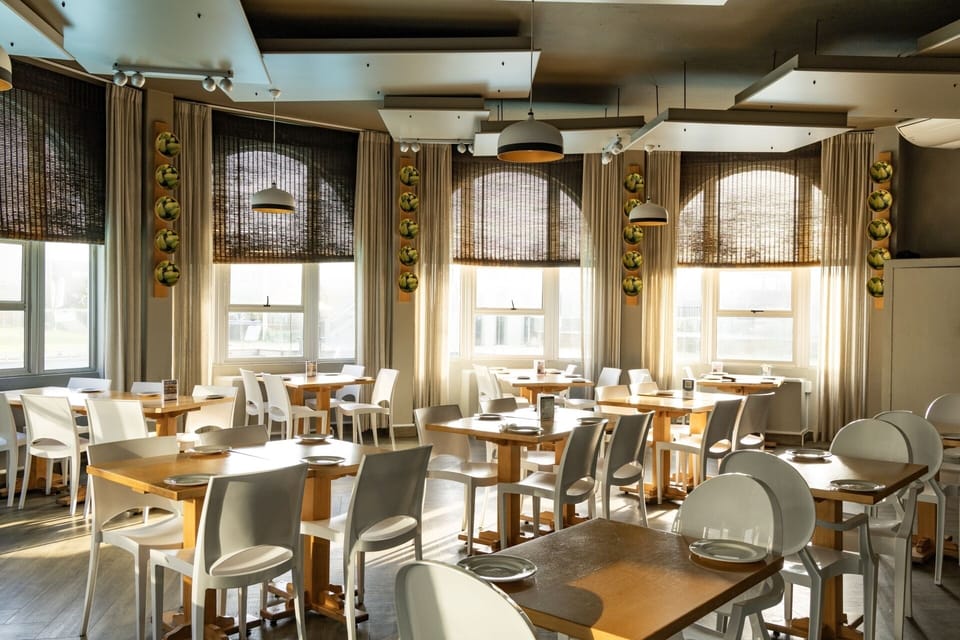 3 restaurants; breakfast, lunch, dinner, and brunch served