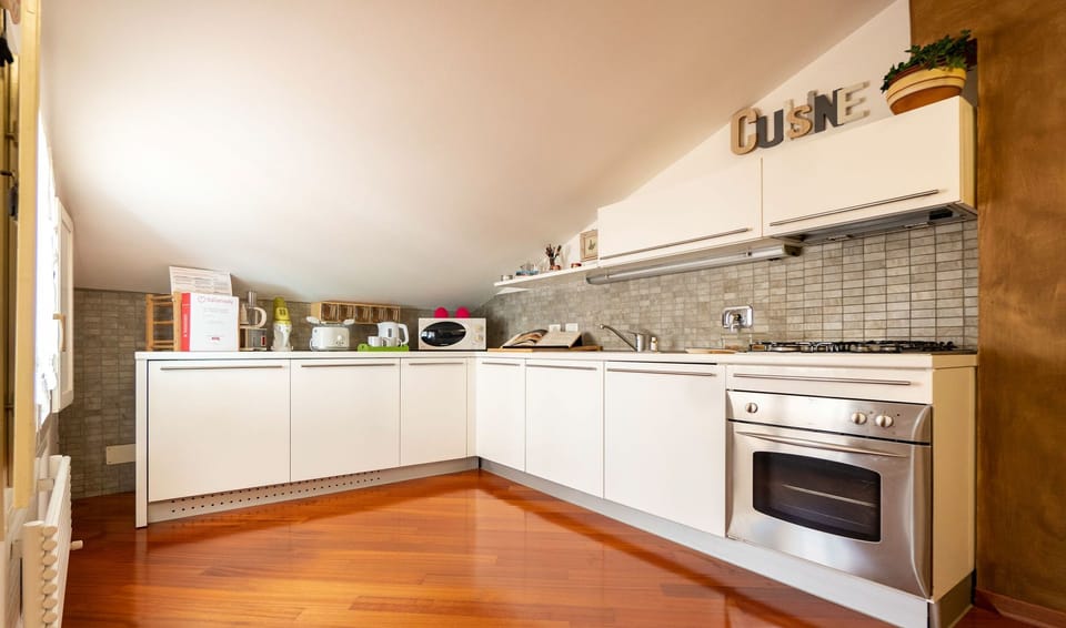 Apartment, 1 Bedroom | Private kitchen | Full-size fridge, microwave, oven, stovetop