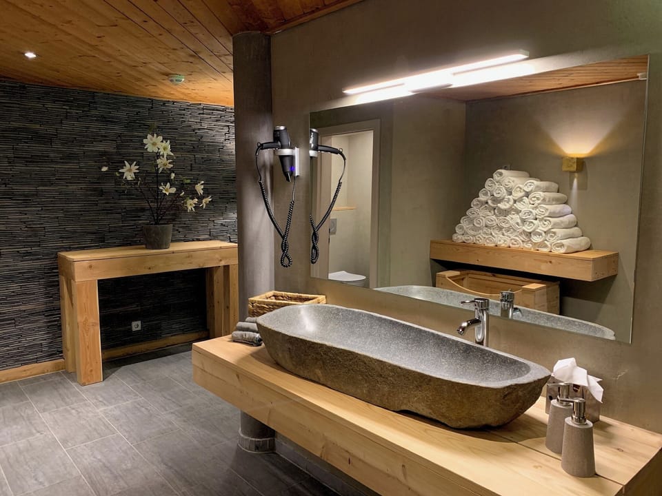 Sauna, steam room