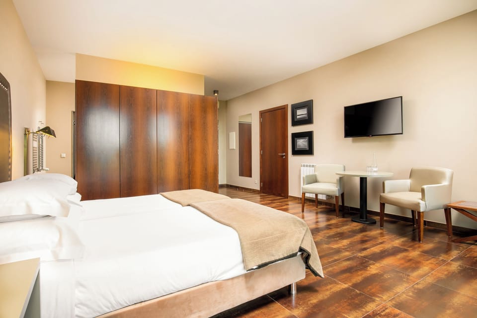 Standard Double Room | Minibar, in-room safe, blackout drapes, soundproofing