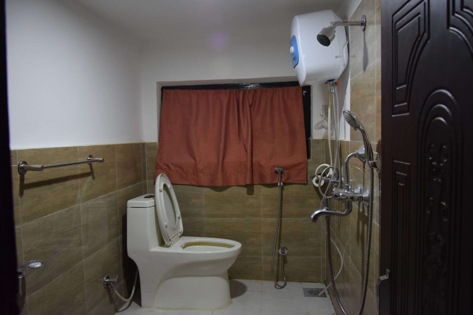 Design Room, 2 Bedrooms, Smoking | Bathroom | Shower, hydromassage showerhead, slippers, towels