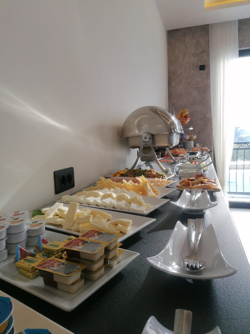 Free daily buffet breakfast