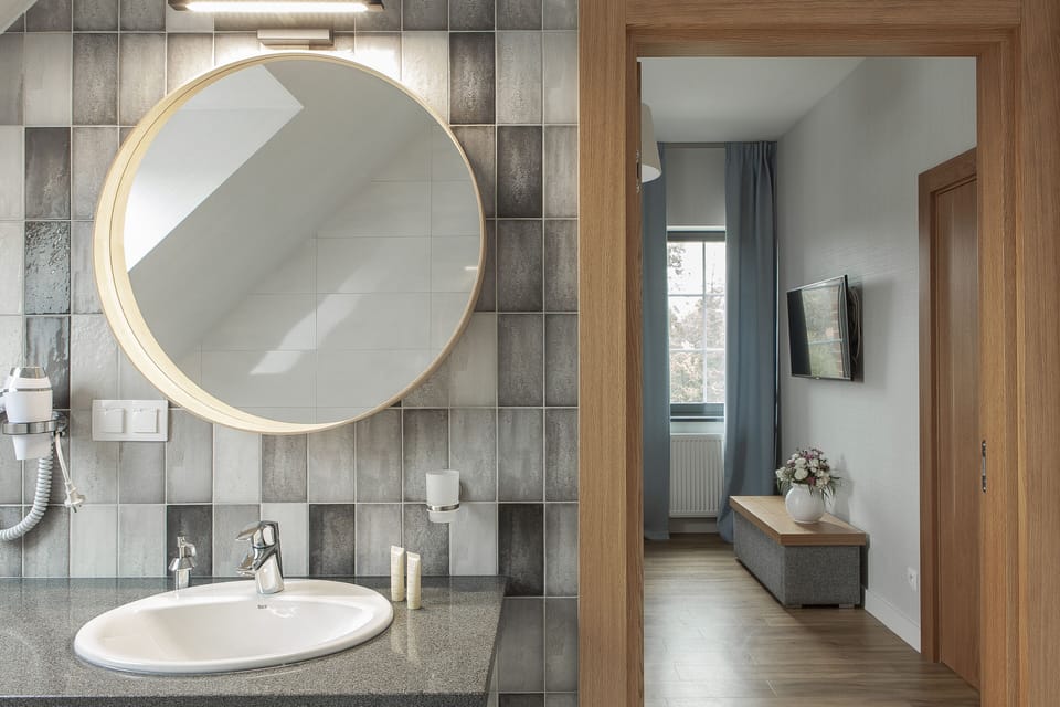 Apartment | Bathroom | Shower, free toiletries, hair dryer, bathrobes