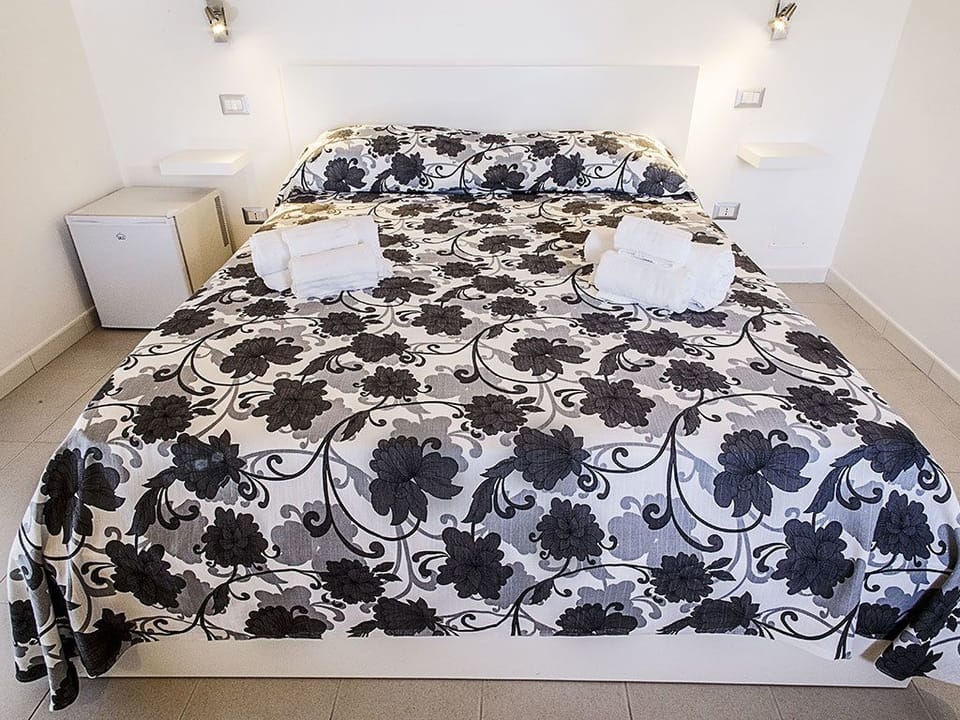 Comfort Suite | Premium bedding, individually decorated, individually furnished