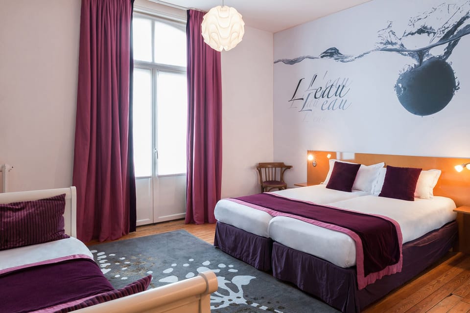 Family Room | Desk, soundproofing, free WiFi, bed sheets