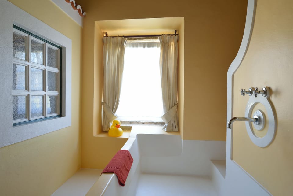 Adega (Manor House, Max. 6 Guests) | Bathroom | Free toiletries, hair dryer, towels, soap