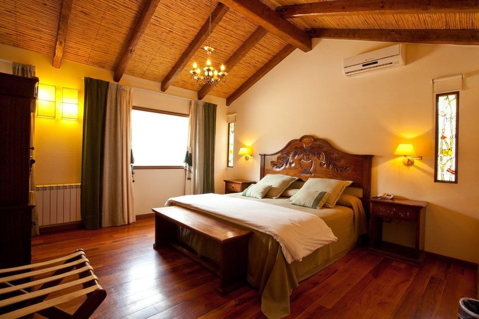 Deluxe Double Room, 1 King Bed | Premium bedding, minibar, in-room safe, desk